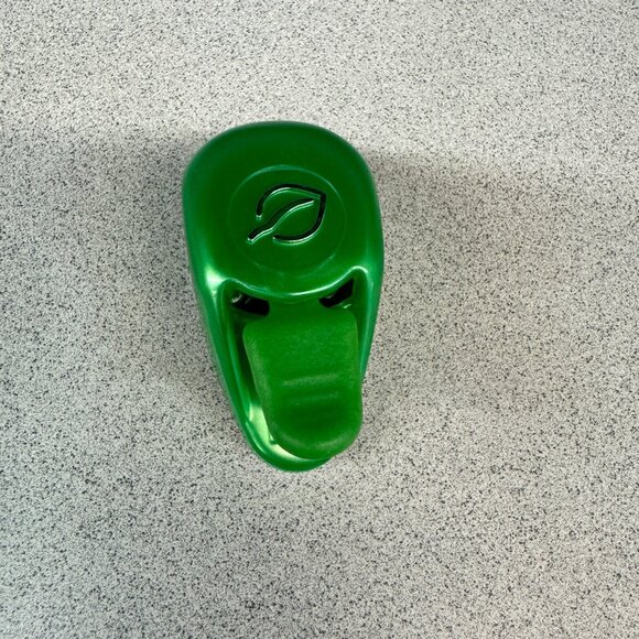 Lot of 11 Assorted Craft Paper Punches Set - Shapes Include Leaf Heart & More - Picture 12 of 13